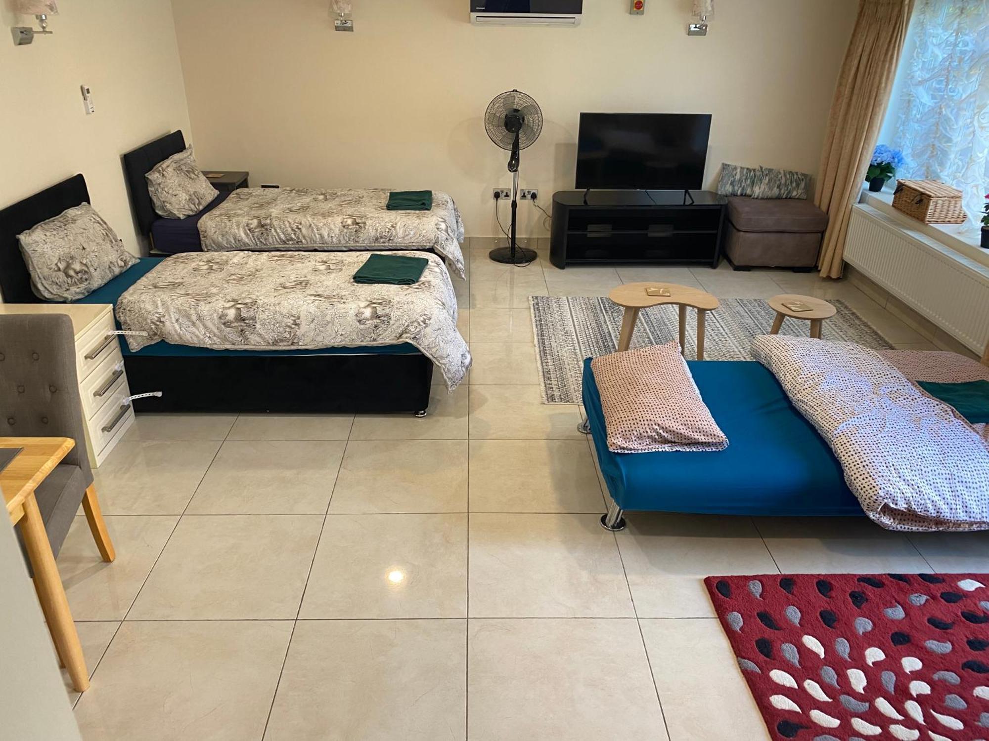Studio Flat Gants Hill With Free Parking Redbridge Luaran gambar